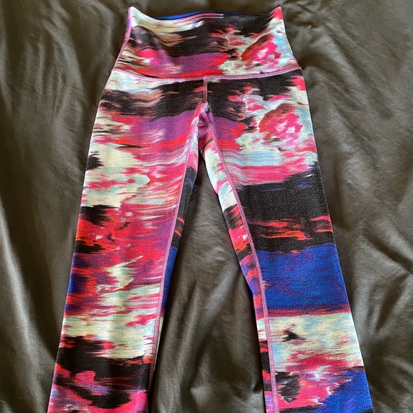 Lululemon multi colour crop - Picture 2 of 4